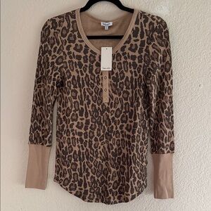 Splendid forever thermal Henley long sleeve
Leopard print